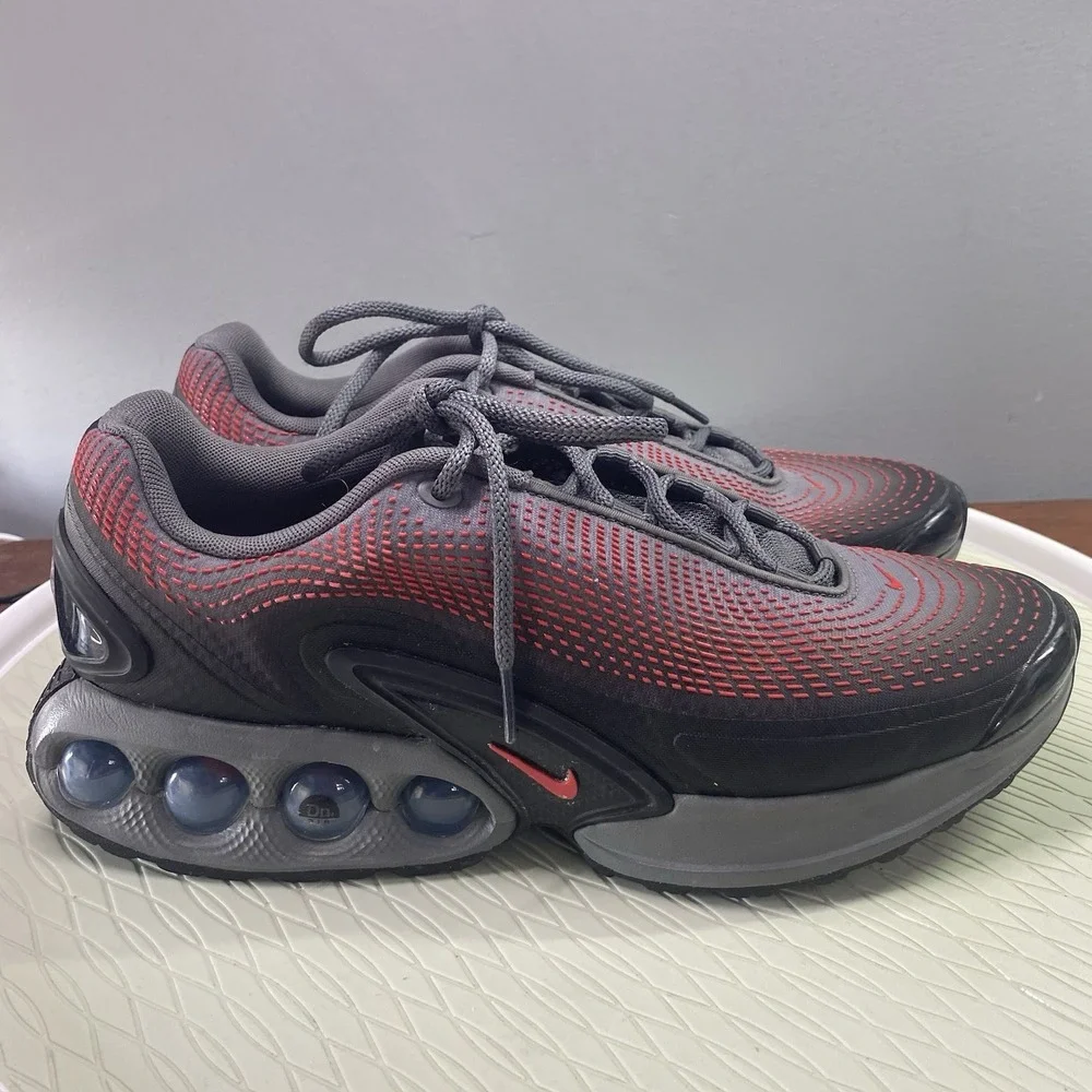 Nike Air Max‎ DN Men's Grey University Shoe Black/Red Running Sneakers Sz.10 EUC